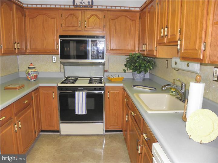 1006 Columbus Road Burlington, NJ 08016 - Photo 3 of 13 Kitchen