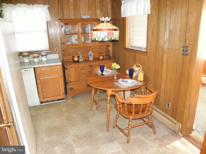 1006 Columbus Road Burlington, NJ 08016 - Photo 5 of 13 Kitchen