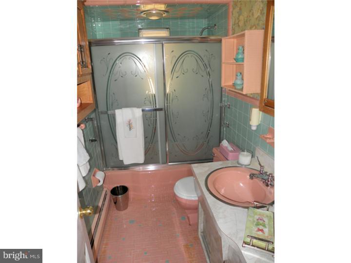 1006 Columbus Road Burlington, NJ 08016 - Photo 8 of 13 Bathroom