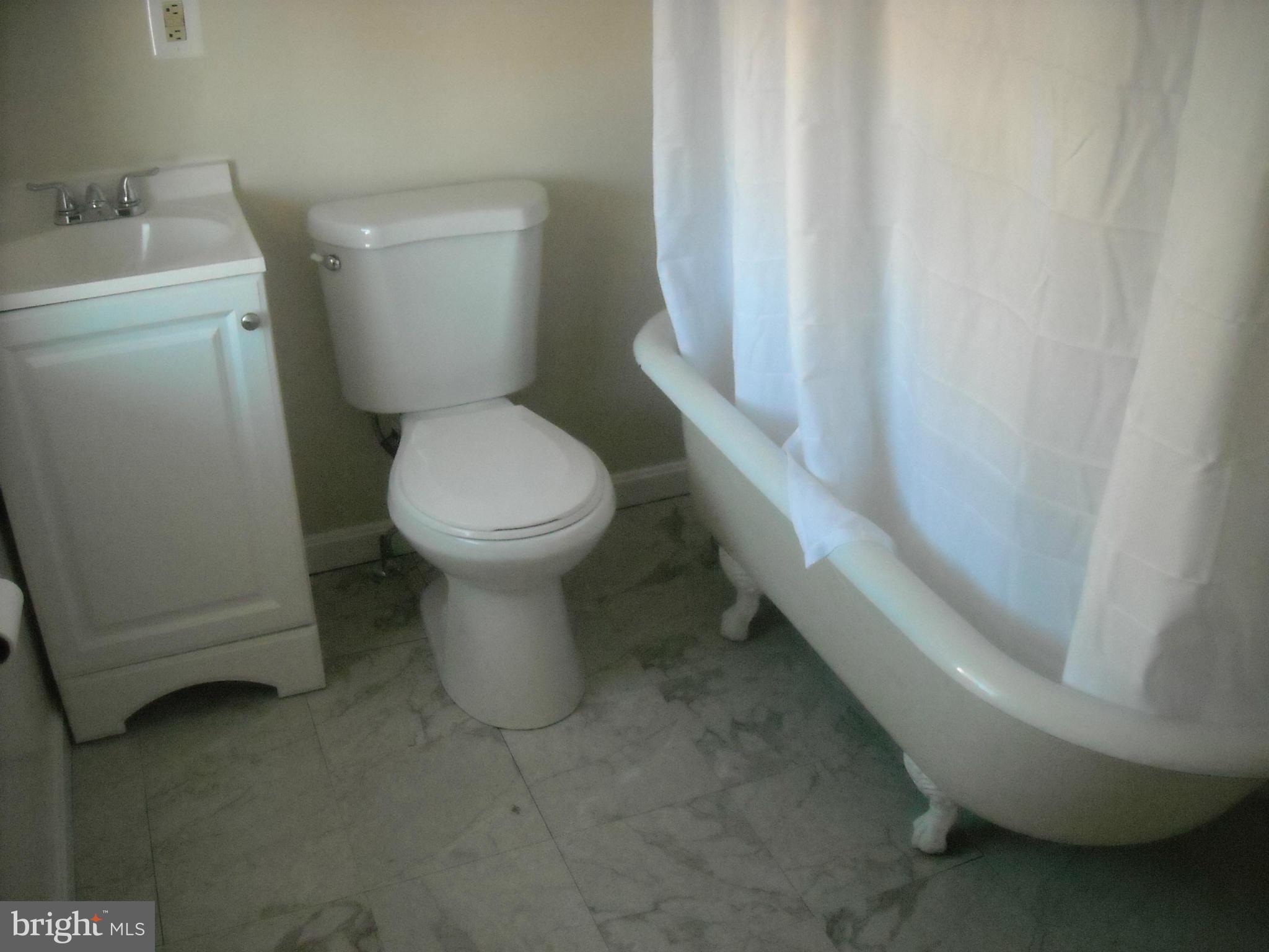 1411 Riverside Avenue Baltimore, MD 21230 - Photo 10 of 27 Bath
