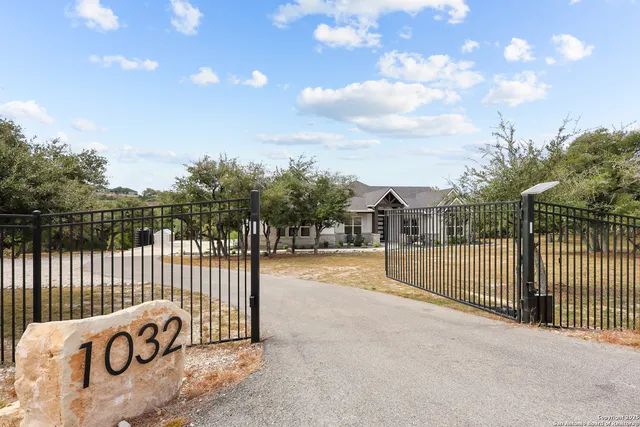 $1,399,990 | 1032 Clear Water, Helotes, TX 78023