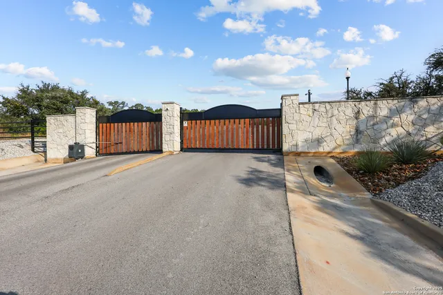 $1,399,990 | 1032 Clear Water, Helotes, TX 78023