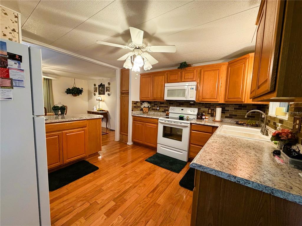 121 Azalea Trail Leesburg, FL 34748 - Photo 8 of 44