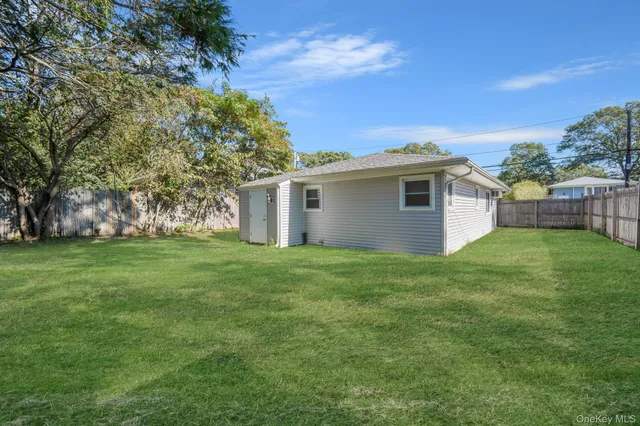 a view of a house with a backyard