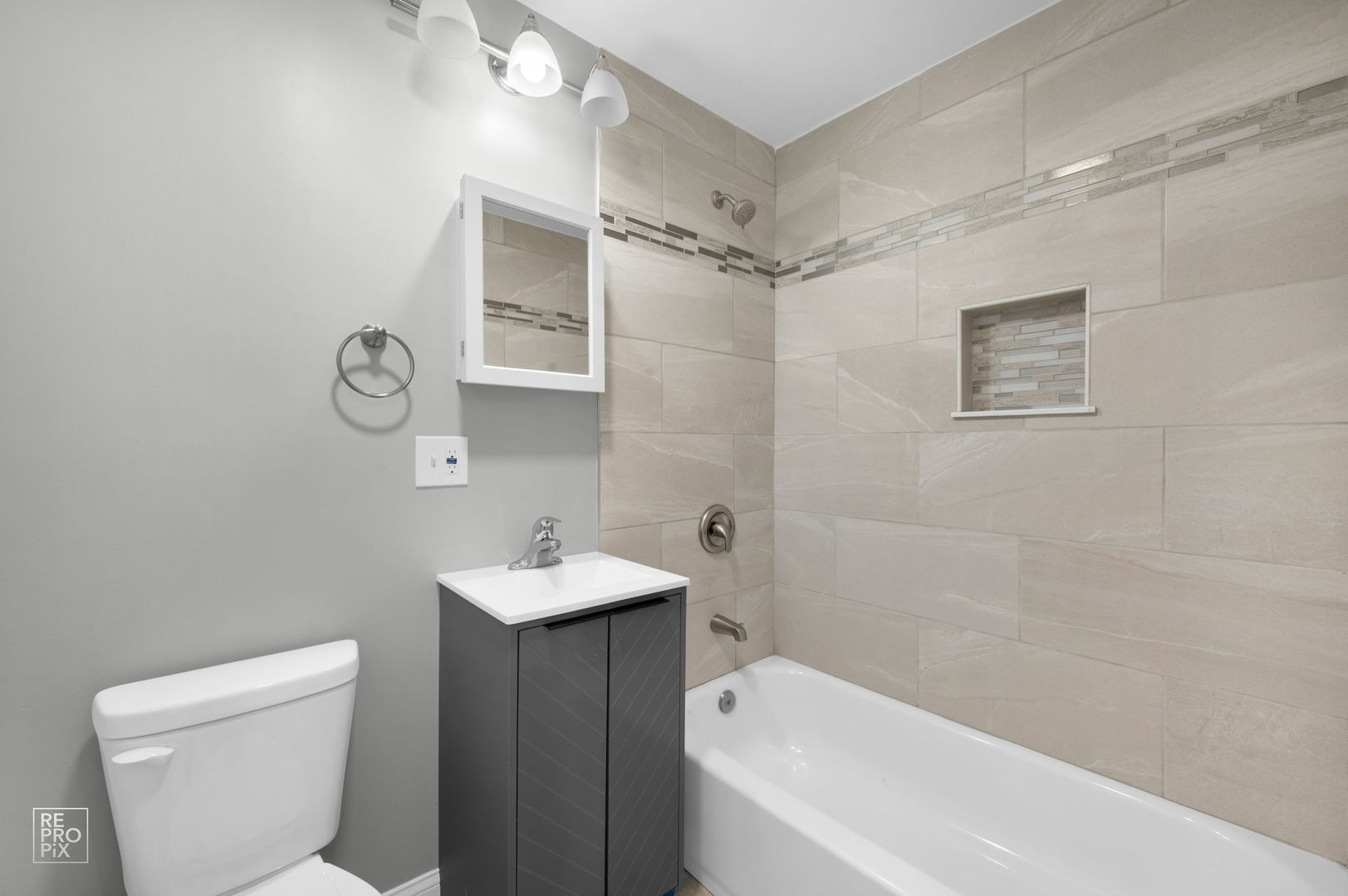 225 Bode Road Hoffman Estates, IL 60169 - Photo 9 of 10