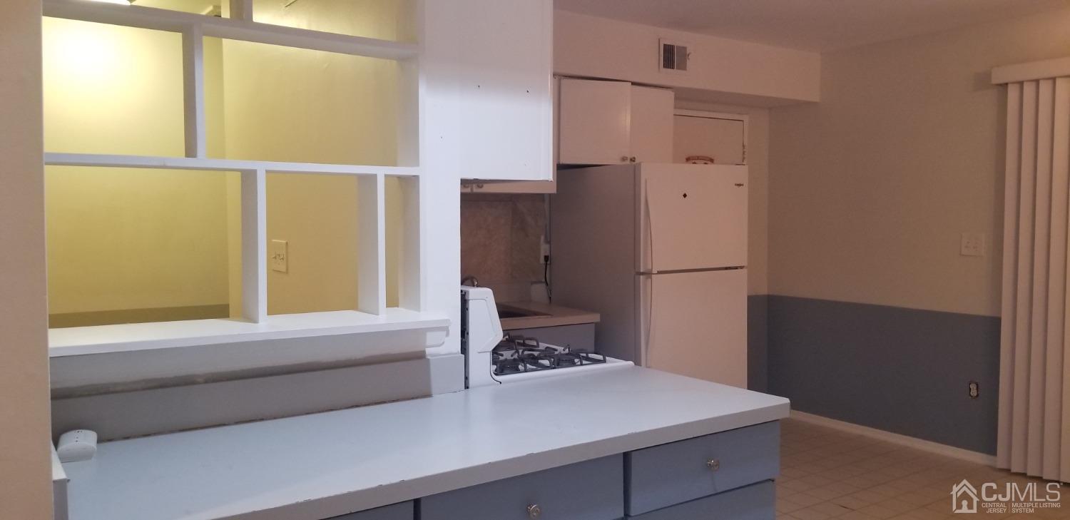 161 Evergreen Road, Unit 14B Edison, NJ 08837 - Photo 11 of 17 Gallery Image 11