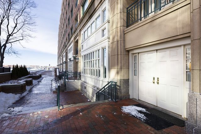 $1,855,000 | 20 Rowes Wharf, Unit TH1, Boston, MA 02110