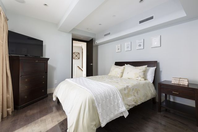 $1,855,000 | 20 Rowes Wharf, Unit TH1, Boston, MA 02110