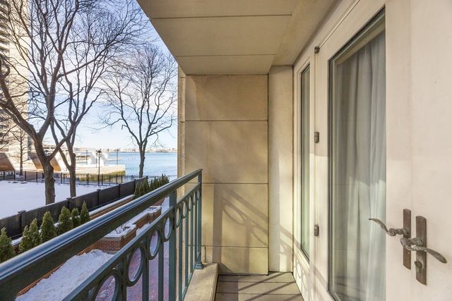 $1,855,000 | 20 Rowes Wharf, Unit TH1, Boston, MA 02110