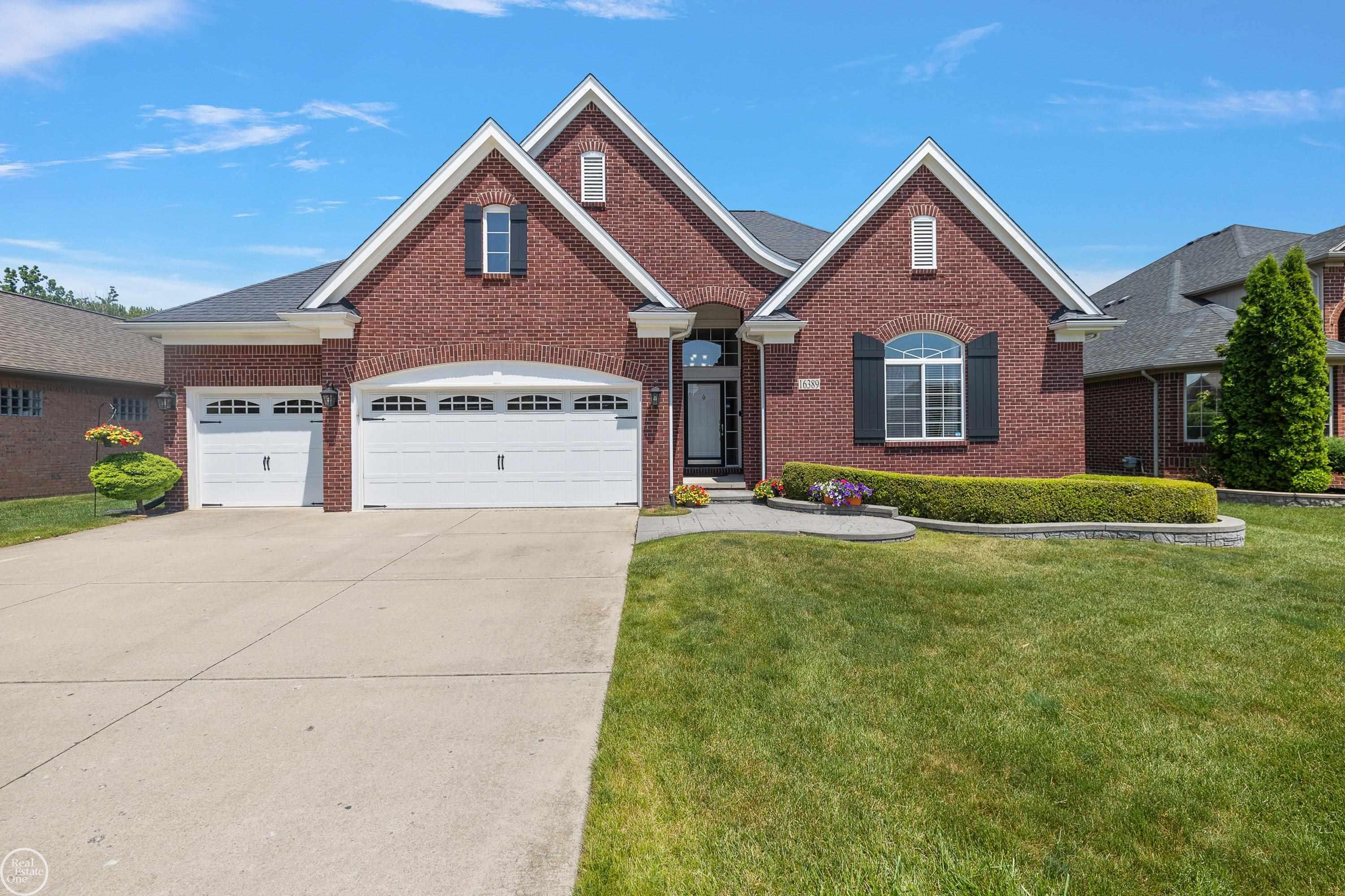 16389 Moore Park Road Macomb, MI 48044 - Photo 2 of 57 50110602-1.JPG