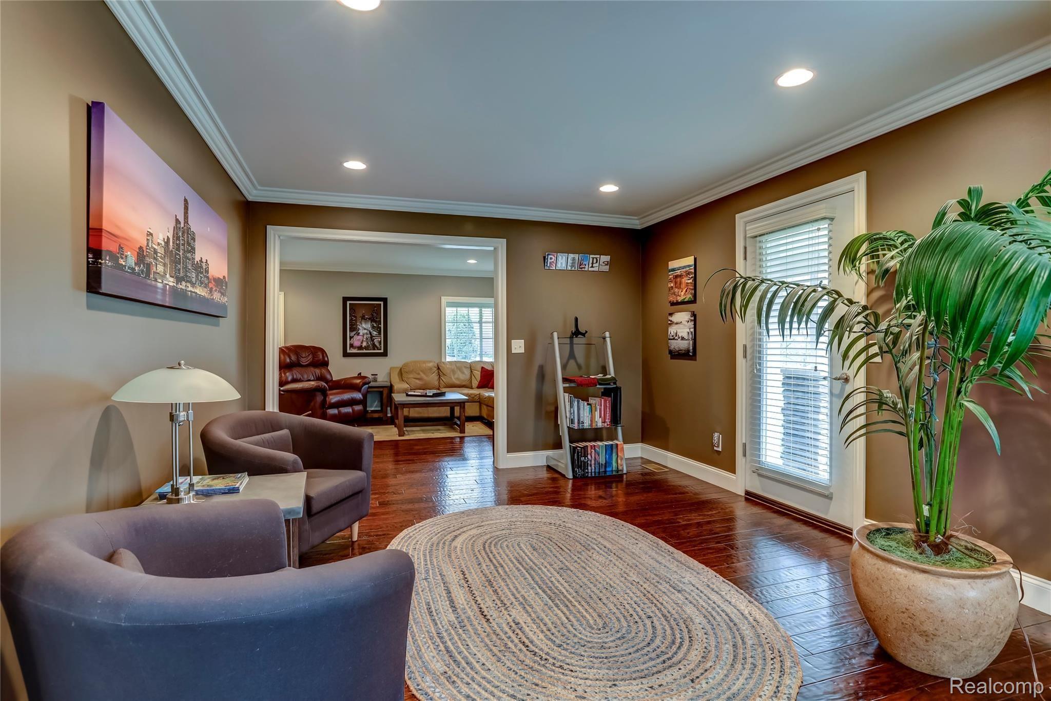 1396 Hawthorne Road Grosse Pointe, MI 48236 - Photo 7 of 25 008-1396HawthorneRoad-GrossePointeWoods-MI-48236-full.jpg