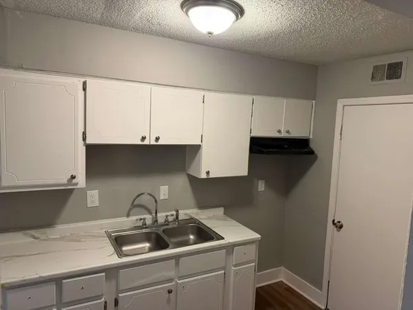 $1,100 | 1010 University Street, Memphis, TN 38107