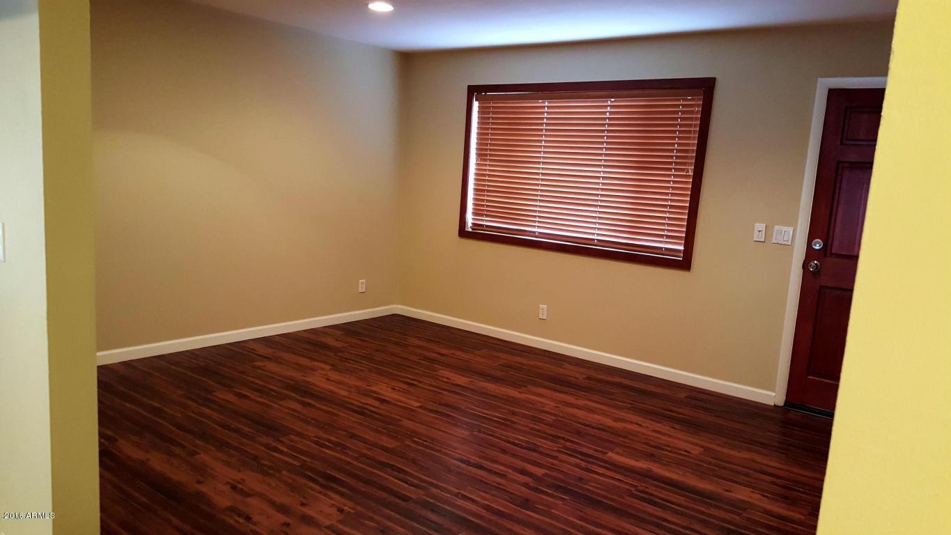 3423 West Charter Oak Road Phoenix, AZ 85029 - Photo 4 of 9 Living Room