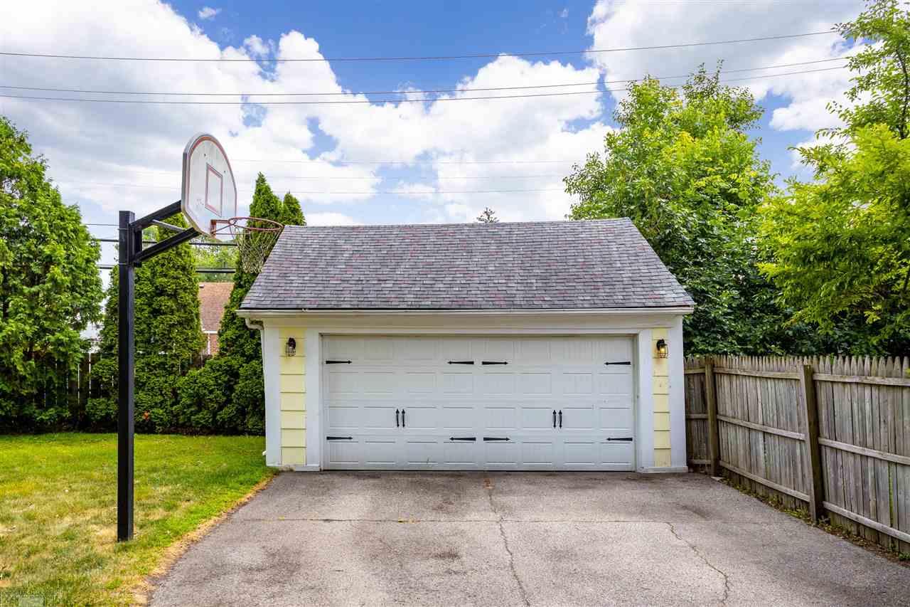 1817 Hawthorne Road Grosse Pointe Woods, MI 48236 - Photo 34 of 42