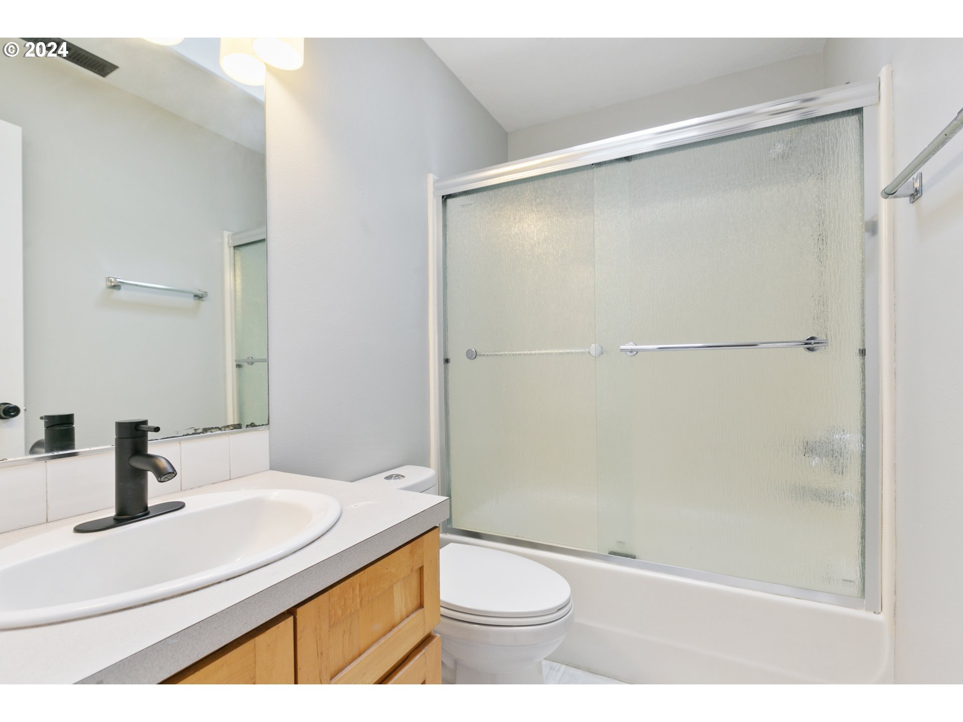 11405 Southwest Greenburg Road Tigard, OR 97223 - Photo 20 of 39 Bathroom, Attached