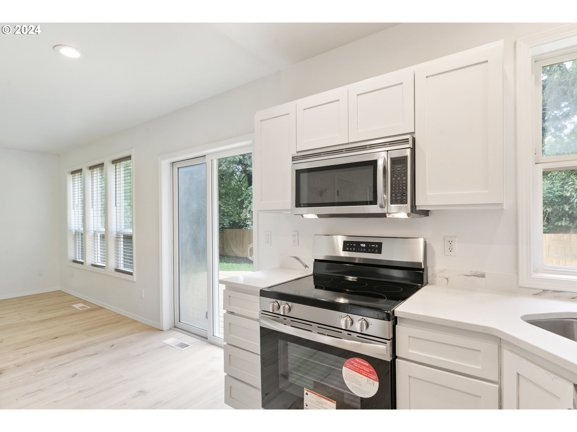 11405 Southwest Greenburg Road Tigard, OR 97223 - Photo 10 of 39 Kitchen