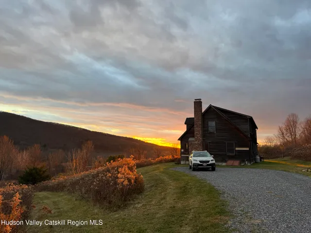 $725,000 | 15 Tory Hill Road, Hillsdale, NY 12529