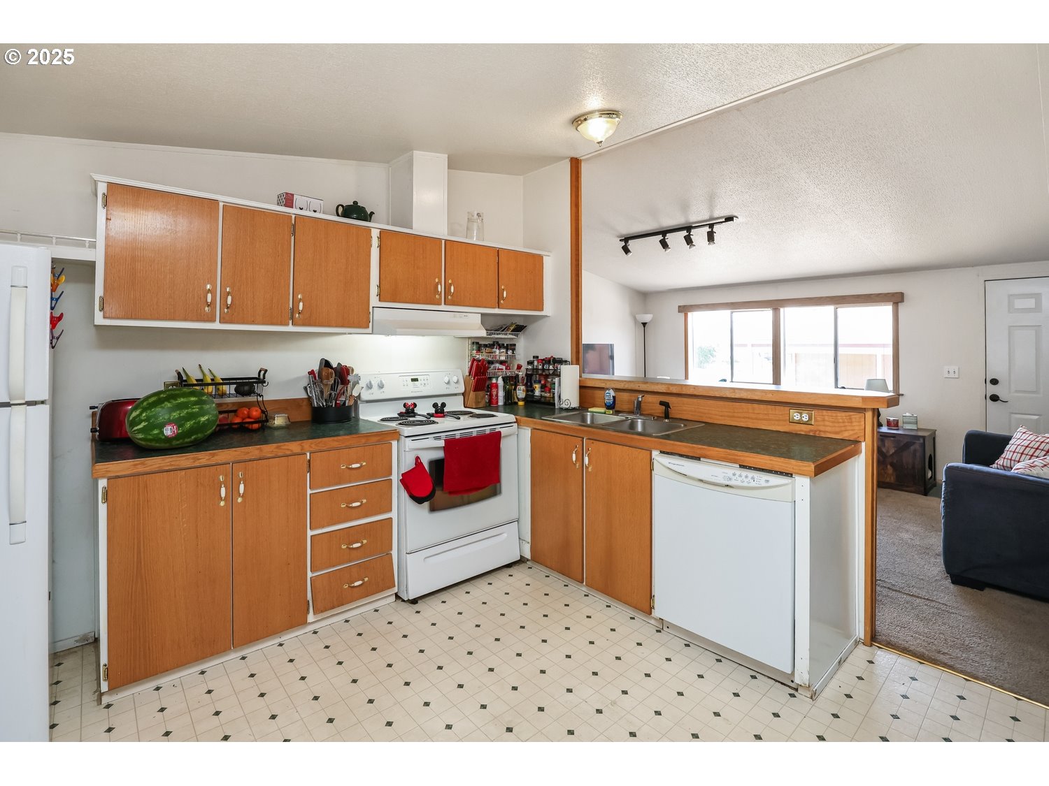 310 Pitney Lane, Unit 25 Junction City, OR 97448 - Photo 8 of 13