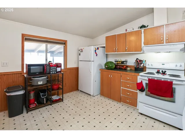 $105,000 | 310 Pitney Lane, Unit 25, Junction City, OR 97448