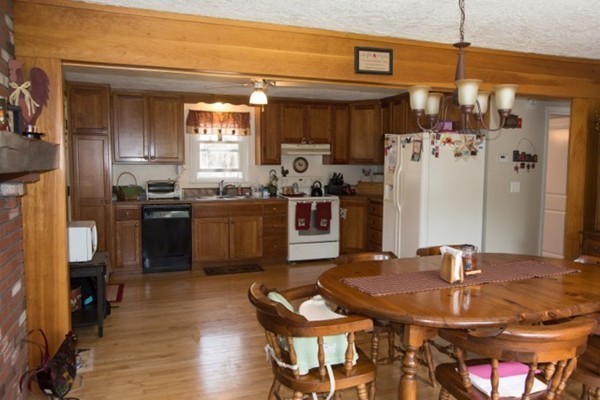 196 Pollard Road Northbridge, MA 01534 - Photo 5 of 19