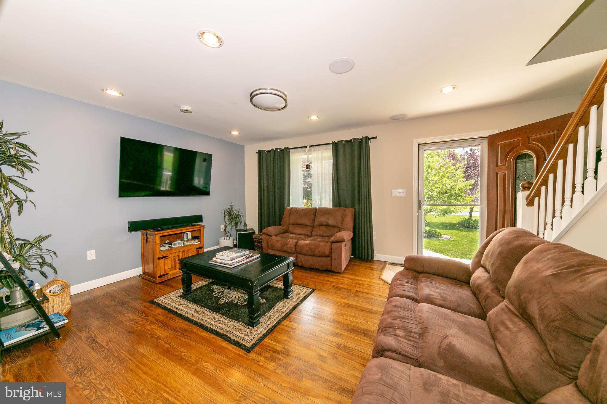 170 West Upper Ferry Road Ewing, NJ 08628 - Photo 3 of 45 Living Room