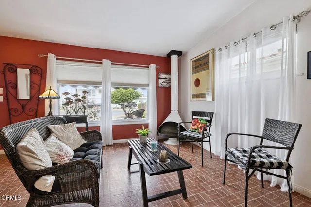 $1,199,000 | 2867 Pierpont Boulevard, Ventura, CA 93001