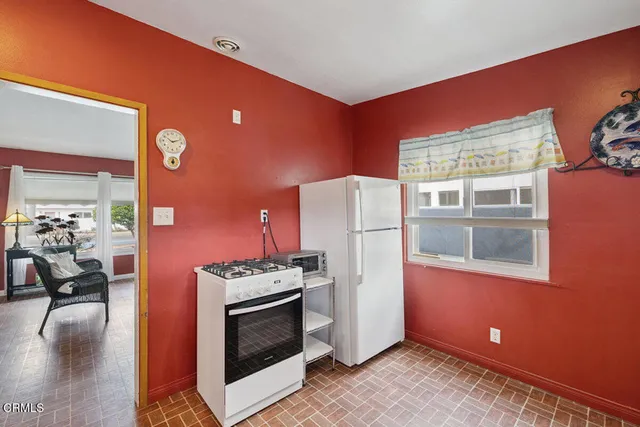 $1,199,000 | 2867 Pierpont Boulevard, Ventura, CA 93001