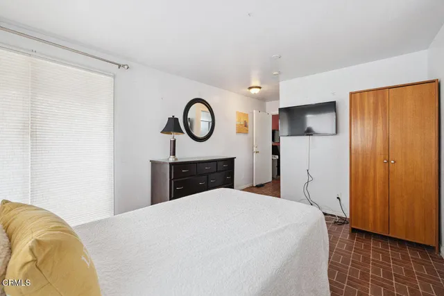 $1,199,000 | 2867 Pierpont Boulevard, Ventura, CA 93001