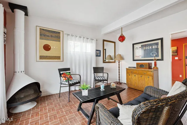 $1,199,000 | 2867 Pierpont Boulevard, Ventura, CA 93001