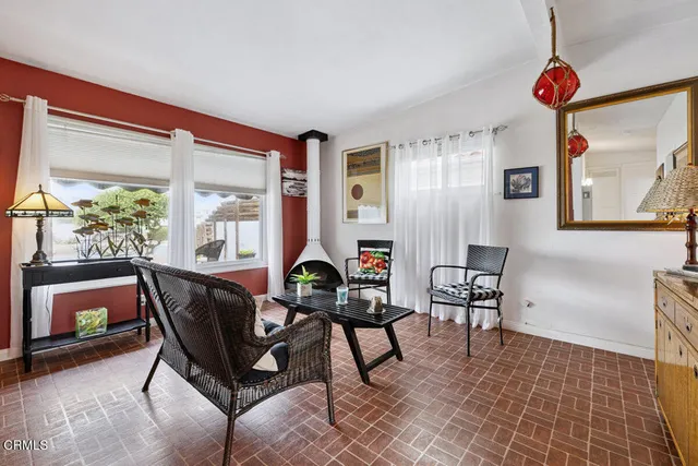 $1,199,000 | 2867 Pierpont Boulevard, Ventura, CA 93001