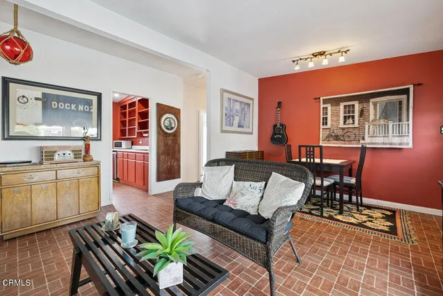 $1,199,000 | 2867 Pierpont Boulevard, Ventura, CA 93001