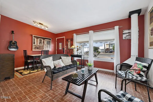 $1,199,000 | 2867 Pierpont Boulevard, Ventura, CA 93001