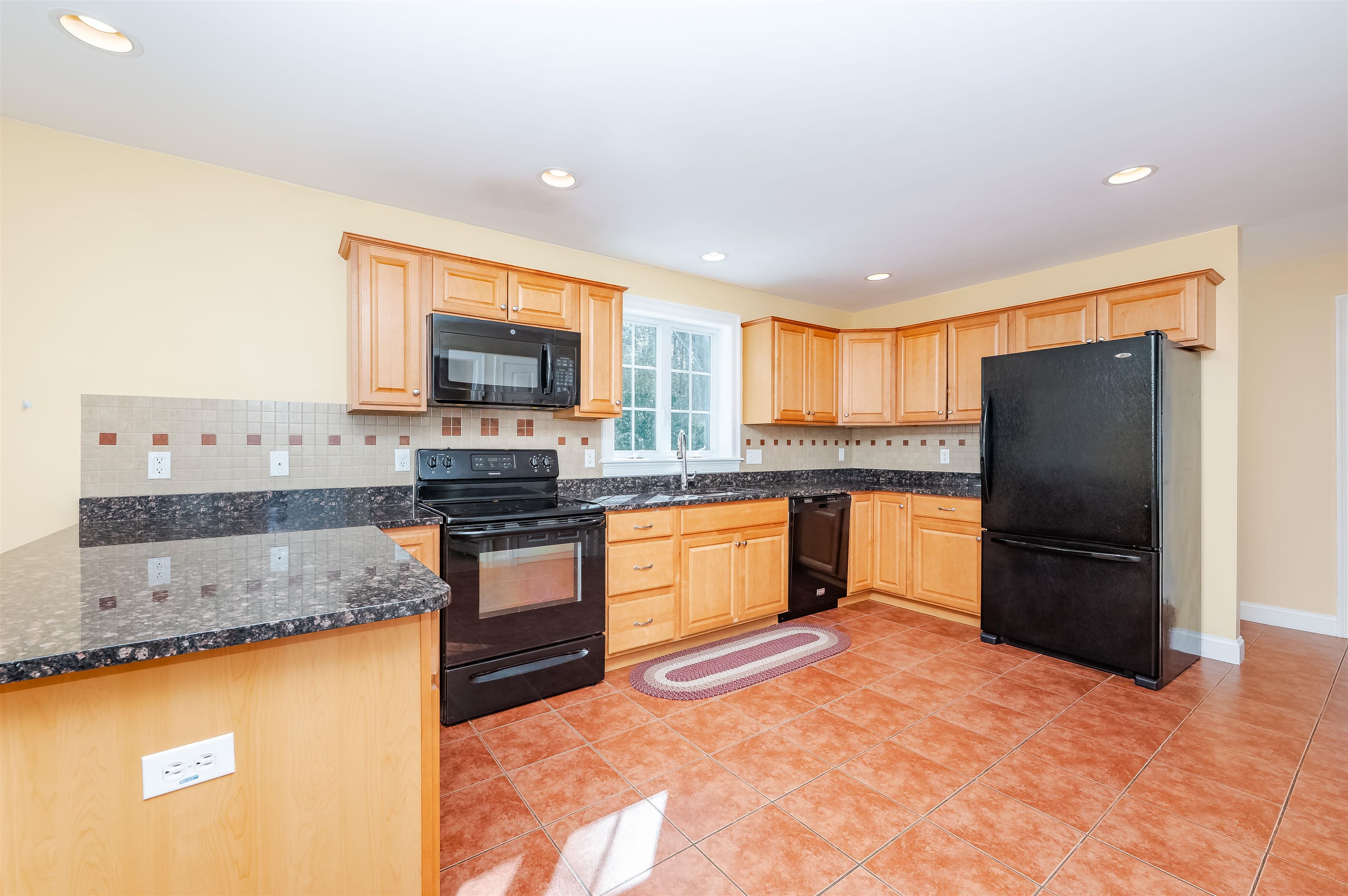 82 Ebony Drive Rochester, NH 03867 - Photo 7 of 54 Gallery Image 7
