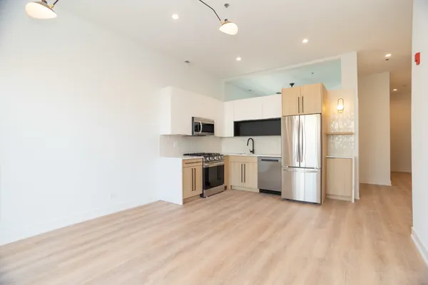 $3,395 | 2042 West Irving Park Road, Unit 205, Chicago, IL 60618