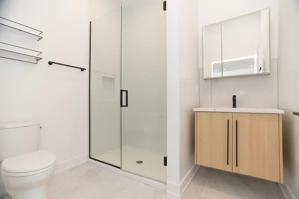 $3,395 | 2042 West Irving Park Road, Unit 205, Chicago, IL 60618