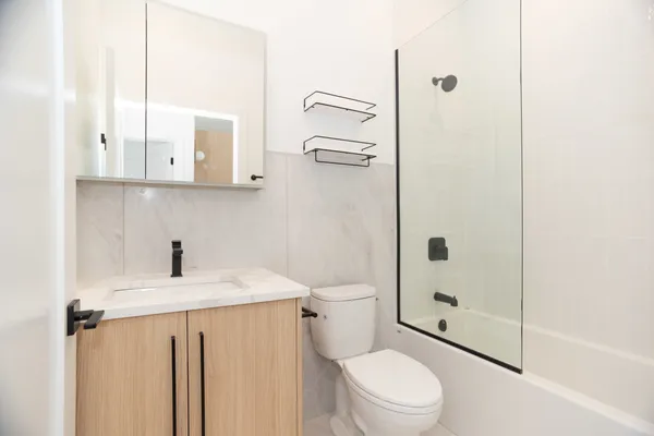 $3,395 | 2042 West Irving Park Road, Unit 205, Chicago, IL 60618