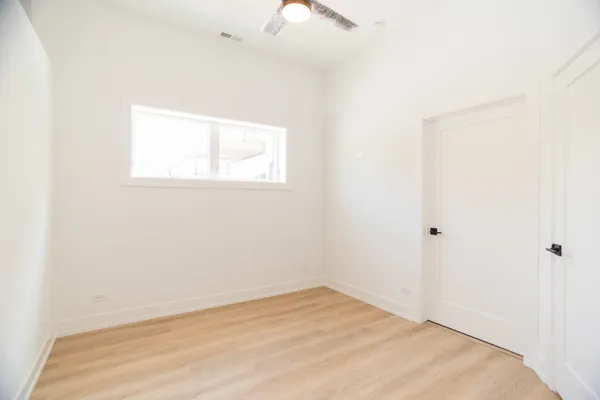 $3,395 | 2042 West Irving Park Road, Unit 205, Chicago, IL 60618