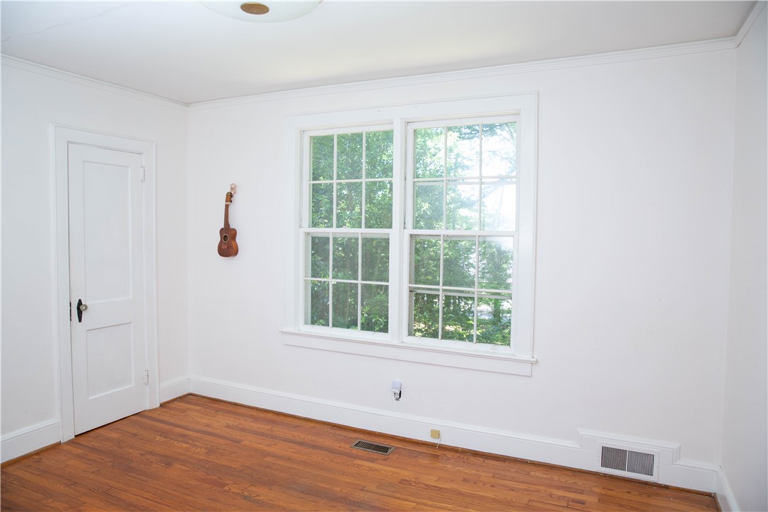 272 Riggs Drive Clemson, SC 29631 - Photo 32 of 41 3rd bedroom