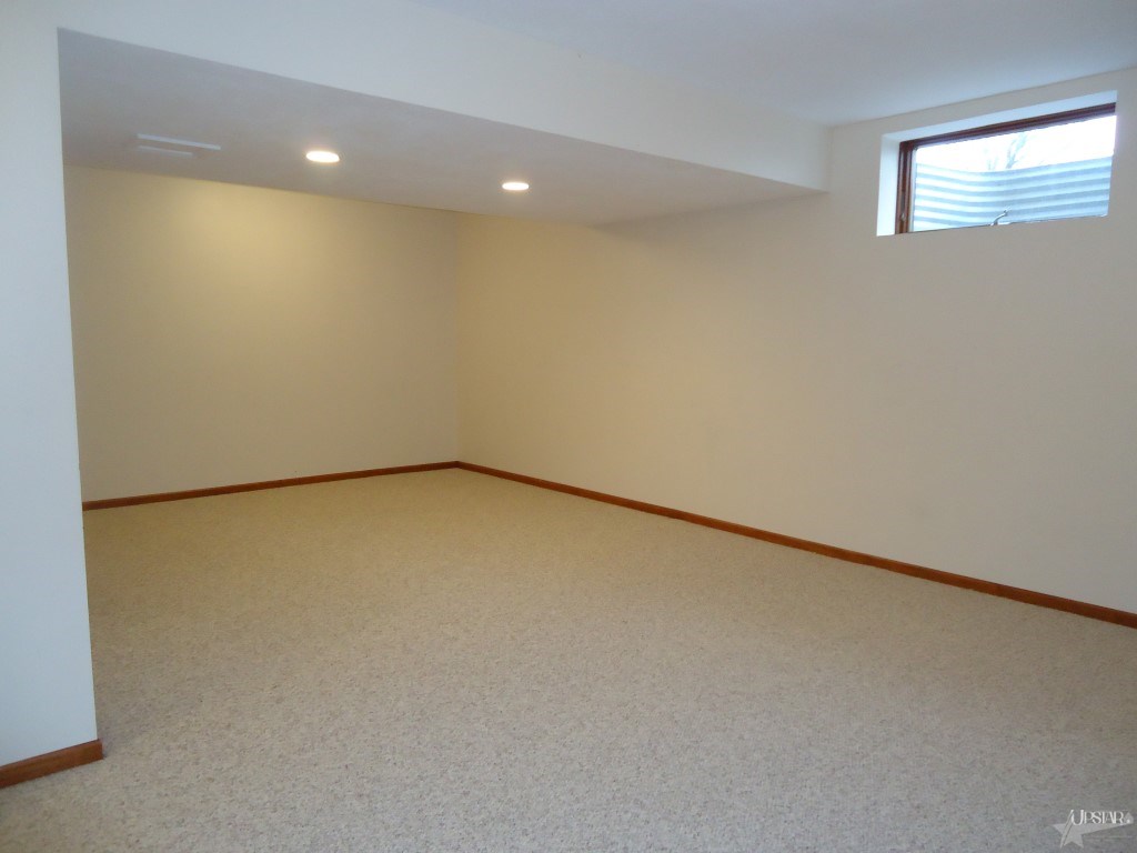1931 Oakville Road Fort Wayne, IN 46818 - Photo 4 of 30