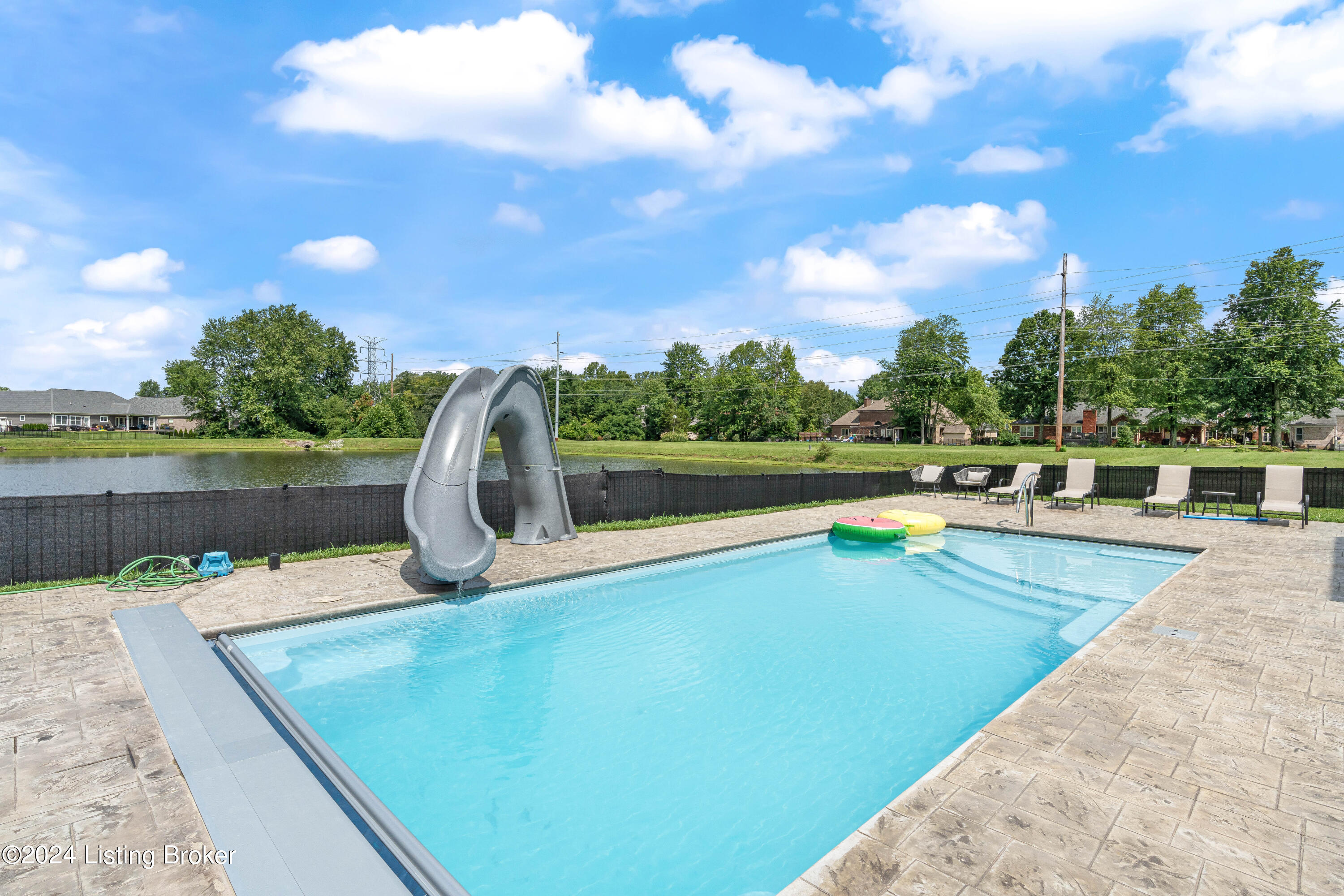 9713 Gutenberg Road Jeffersontown, KY 40299 - Photo 6 of 55 9713 Gutenberg Rd (6 of 57)