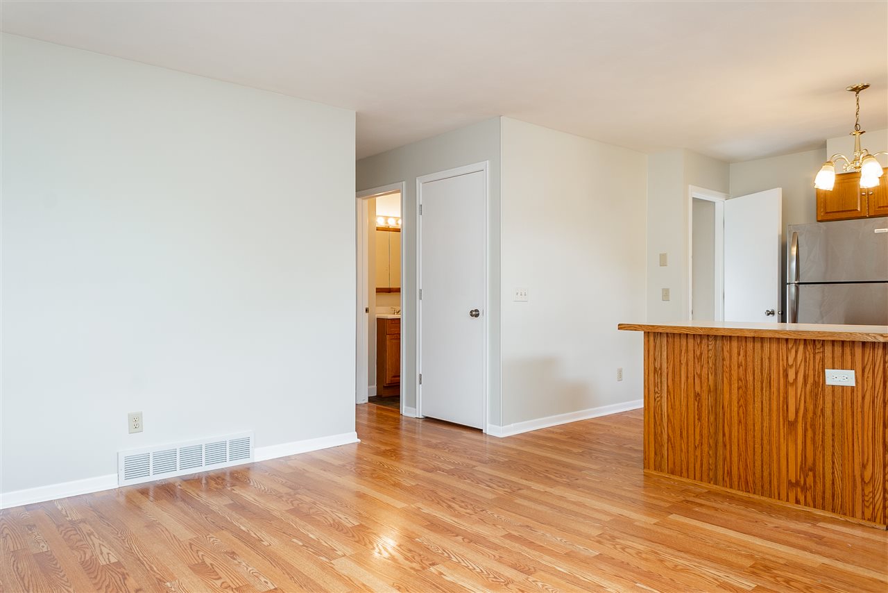 2433 Pollard Road Lansing, MI 48911 - Photo 4 of 18 50017478-3.JPG