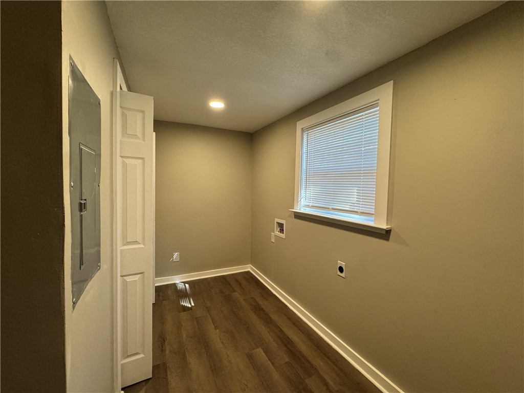 3107 Prim Place Brunswick, GA 31520 - Photo 12 of 24 Laundry/Utility Room