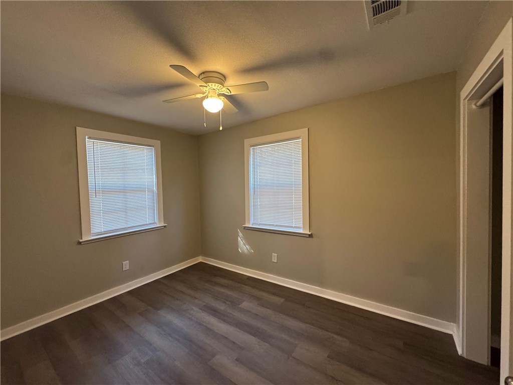 3107 Prim Place Brunswick, GA 31520 - Photo 17 of 24 3rd Bedroom