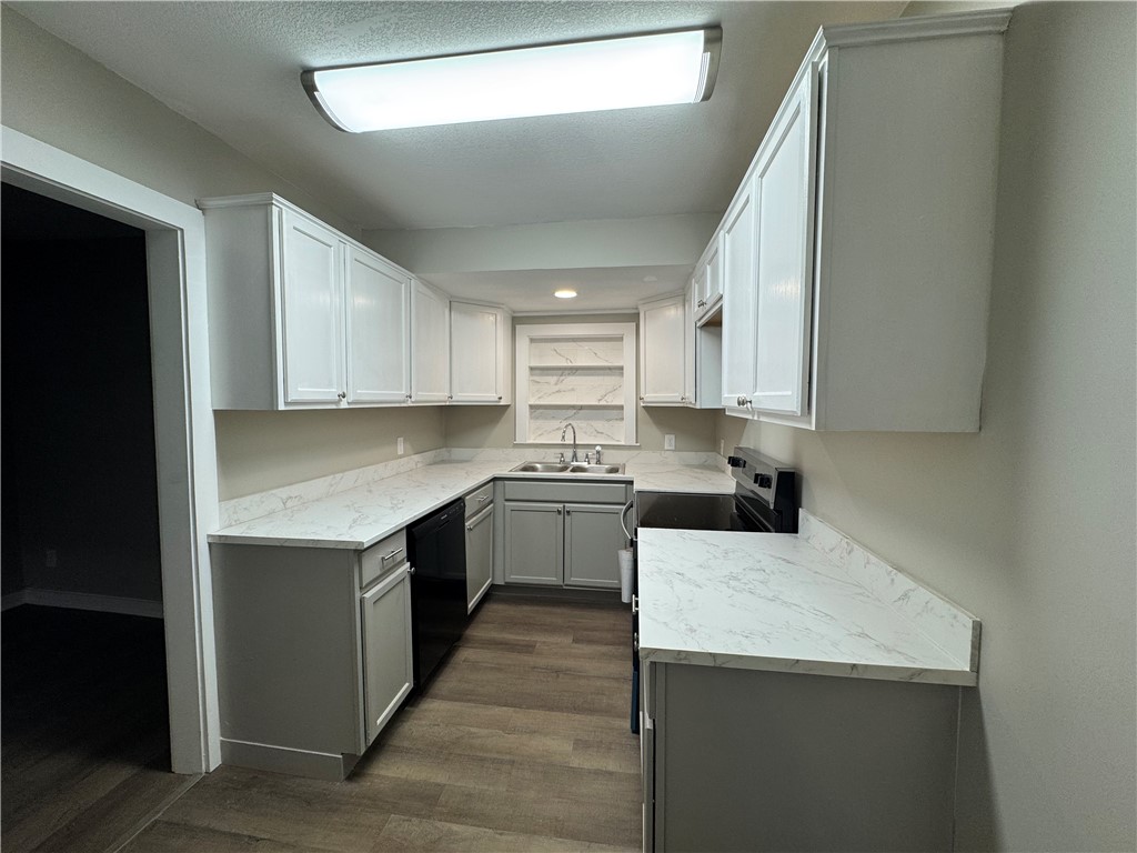 3107 Prim Place Brunswick, GA 31520 - Photo 3 of 24 Kitchen with stove/oven and dishwasher