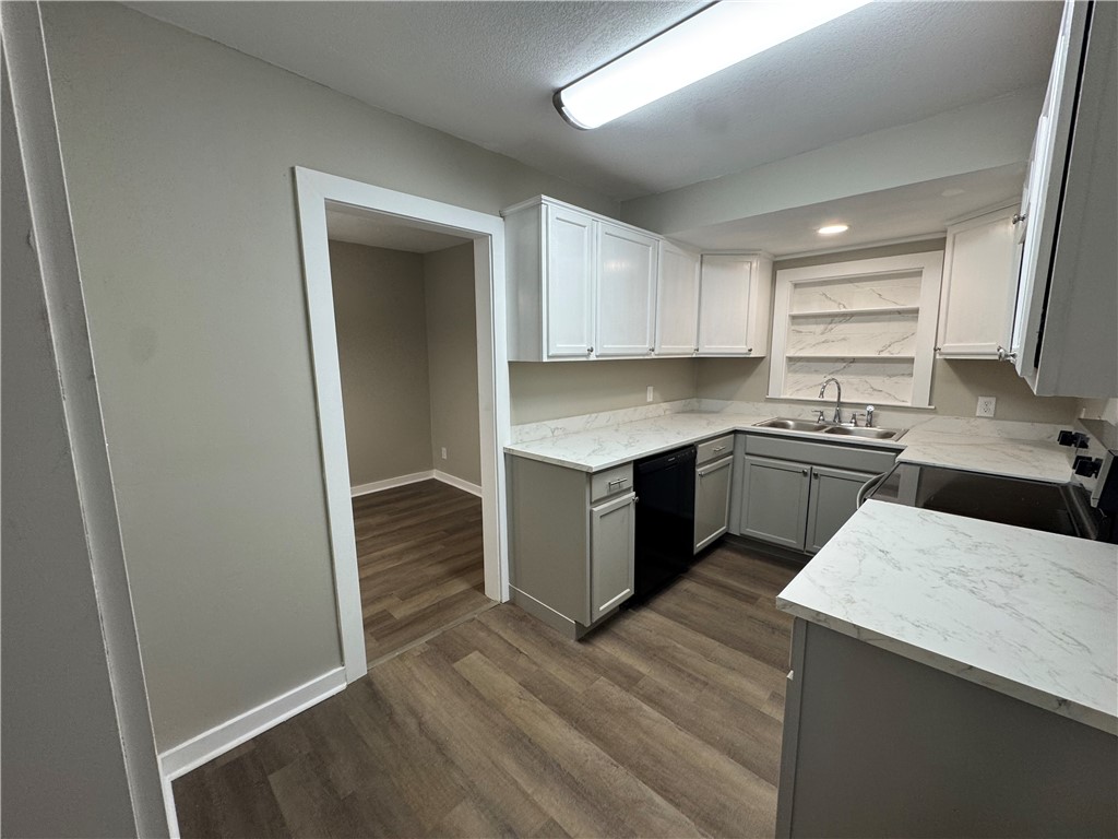 3107 Prim Place Brunswick, GA 31520 - Photo 4 of 24 Kitchen going into Dining