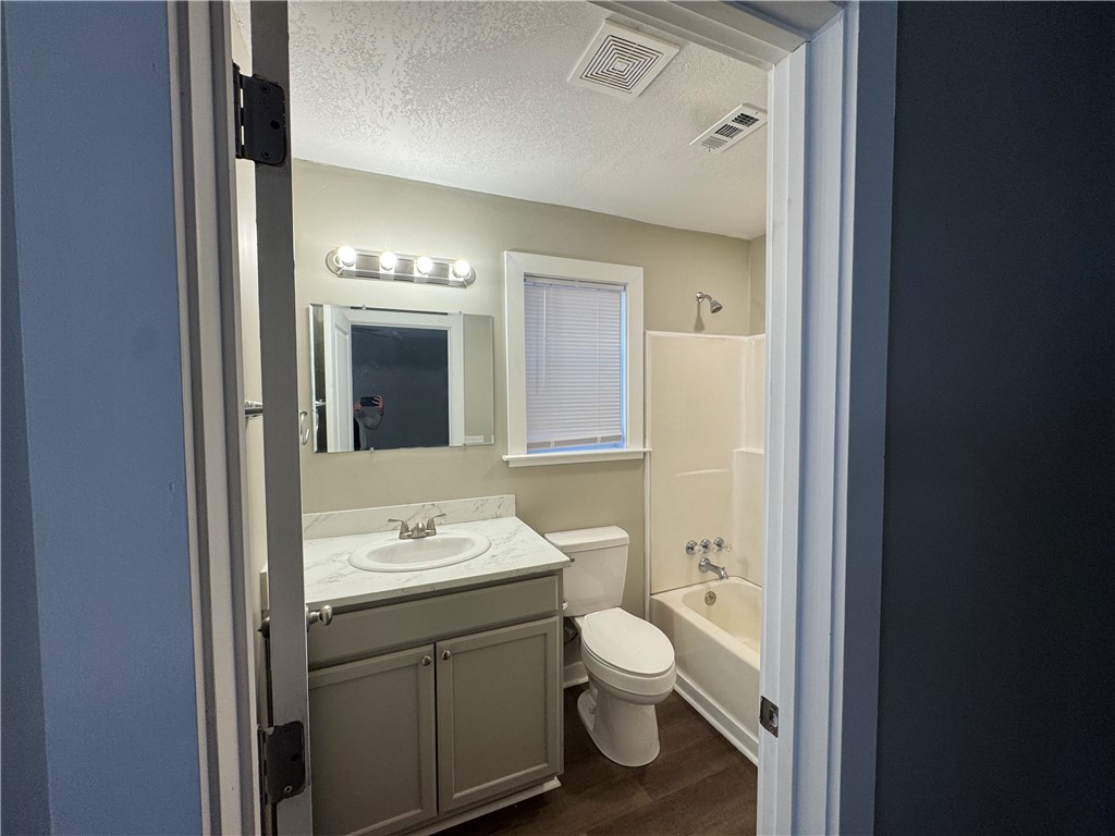 3107 Prim Place Brunswick, GA 31520 - Photo 8 of 24 Primary Bathroom