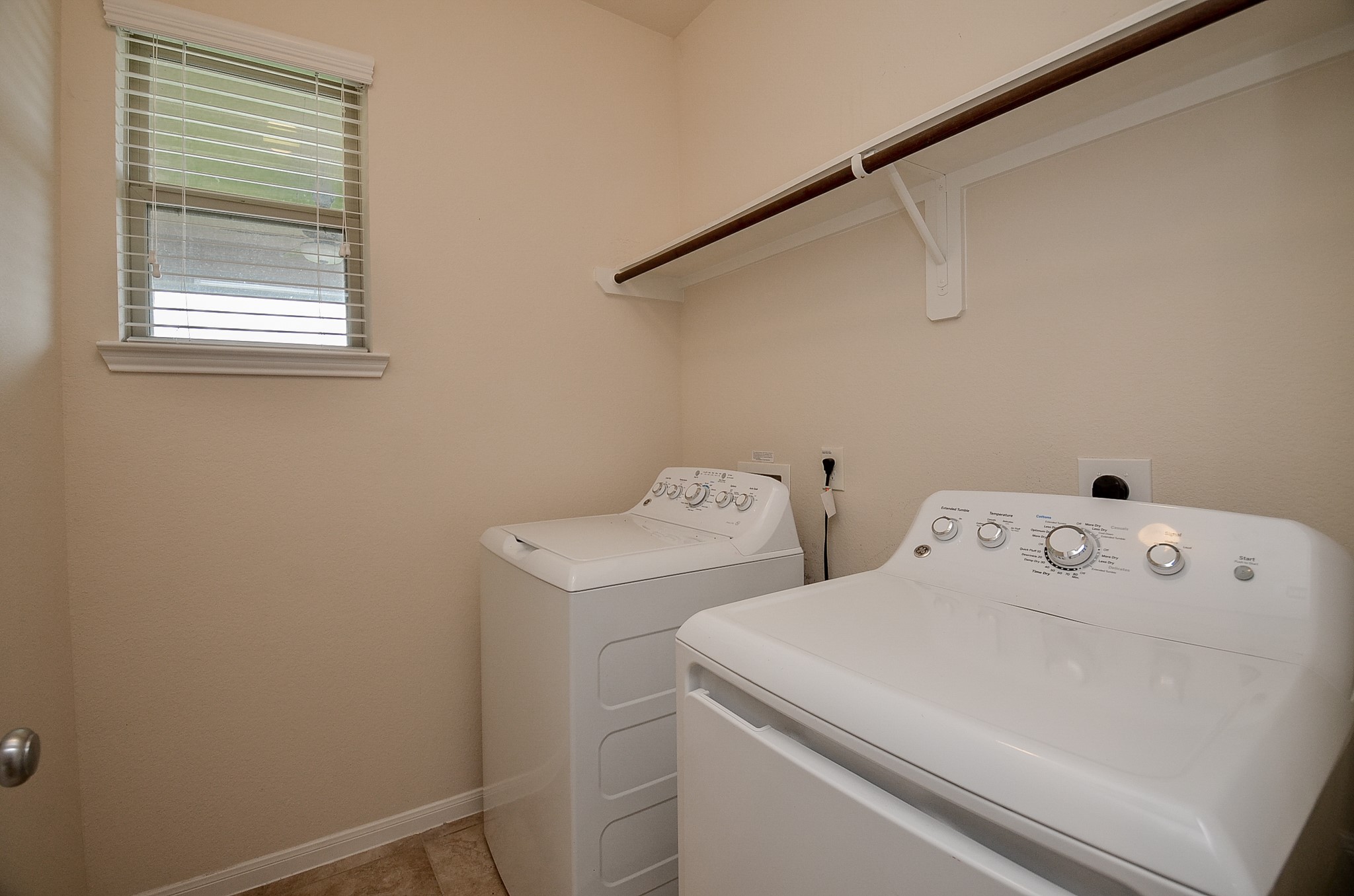 2227 Leonetti Lane Rosenberg, TX 77471 - Photo 19 of 47 Laundry room