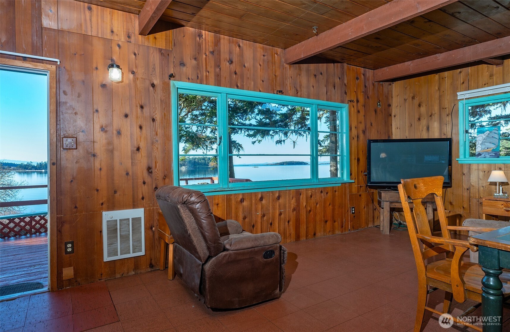 24 Starboard Road Lopez Island, WA 98261 - Photo 10 of 23 a balcony with furniture and a potted plant