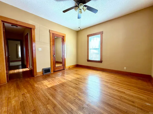 $260,000 | 214 North Chestnut Street, Huntingburg, IN 47542