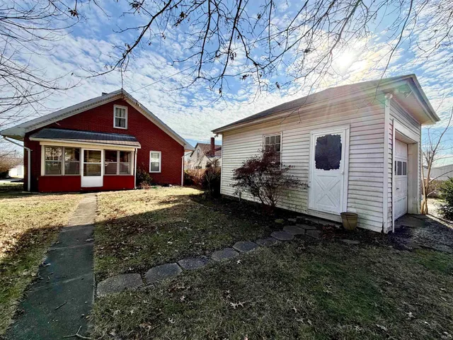 $260,000 | 214 North Chestnut Street, Huntingburg, IN 47542